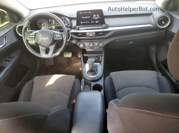 3KPF24AD8NE424974 2022 KIA FORTE Black Widok deski rozdzielczej