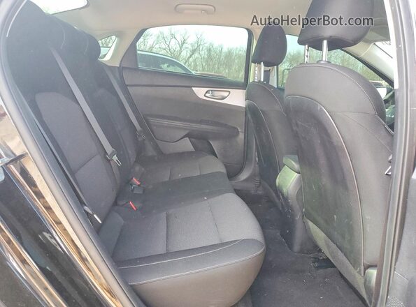 3KPF24AD8NE424974 2022 KIA FORTE Black Widok tylnych siedzeń