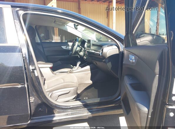 3KPF24AD8PE508506 2023 KIA FORTE Черный Вид салона спереди