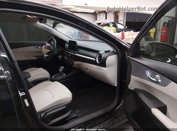 3KPF24AD8PE554241 2023 KIA FORTE Black Widok wnętrza z przodu