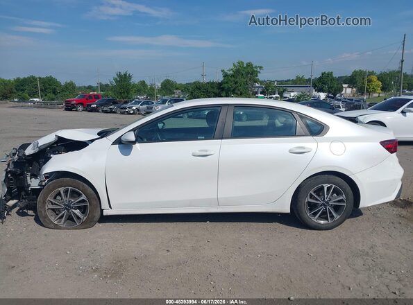 3KPF24AD8PE590642 2023 KIA FORTE White 360 interior view