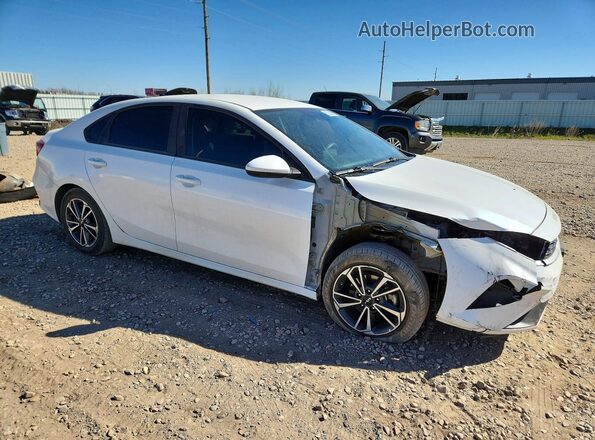 3KPF24AD8PE643792 2023 KIA FORTE White Front right