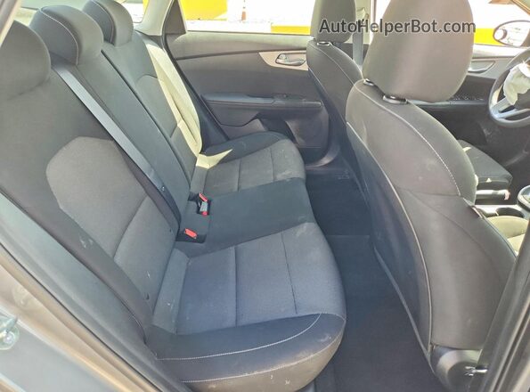 3KPF24AD8PE665274 2023 KIA FORTE Gray 