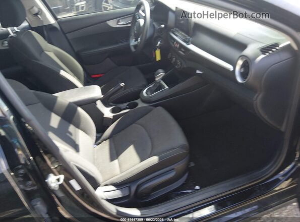 3KPF24AD8RE701192 2024 KIA FORTE Черный Вид салона спереди