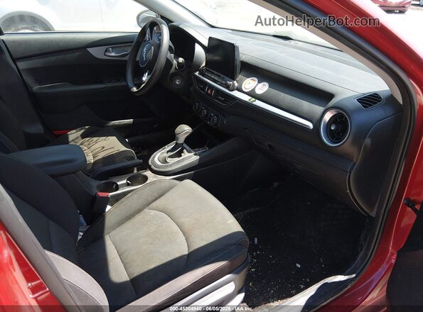 3KPF24AD8RE722737 2024 KIA FORTE Red Вид салону спереду