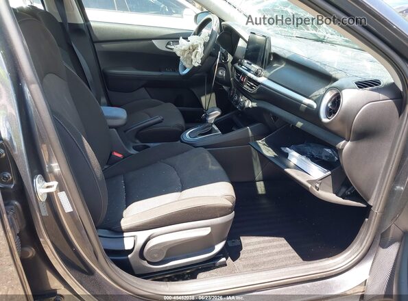 3KPF24AD8RE724259 2024 KIA FORTE Gray Vista interior delantera