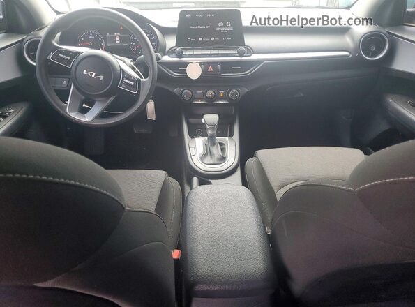 3KPF24AD8RE752532 2024 KIA FORTE Серый Вид панели приборов