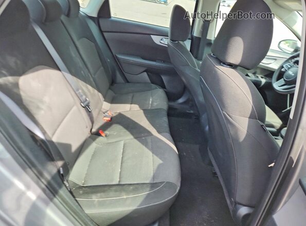 3KPF24AD8RE780296 2024 KIA FORTE Silver უკანა სავარძლების ხედი