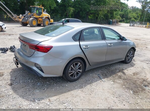 3KPF24AD8RE787572 2024 KIA FORTE Silver უკანა მარჯვენა