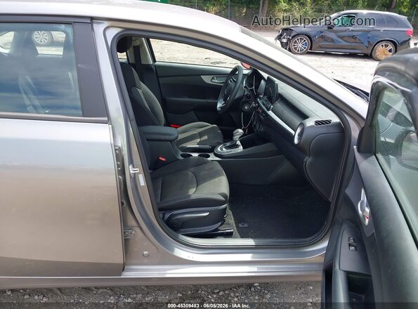 3KPF24AD8RE787572 2024 KIA FORTE Silver წინა სალონის ხედი