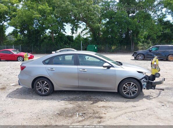 3KPF24AD8RE787572 2024 KIA FORTE Silver სალონის 360-გრადუსიანი ხედი