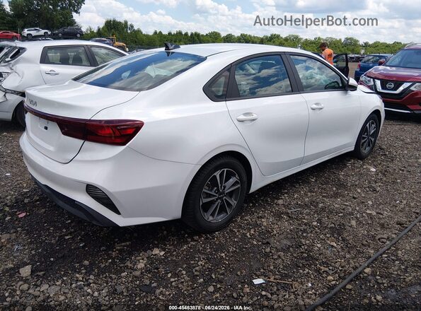 3KPF24AD8RE791167 2024 KIA FORTE White Tył prawy