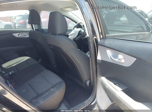 3KPF24AD8RE792755 2024 KIA FORTE Black Vista de los asientos traseros