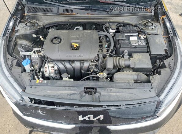 3KPF24AD8RE805682 2024 KIA FORTE Black Vista interior trasera