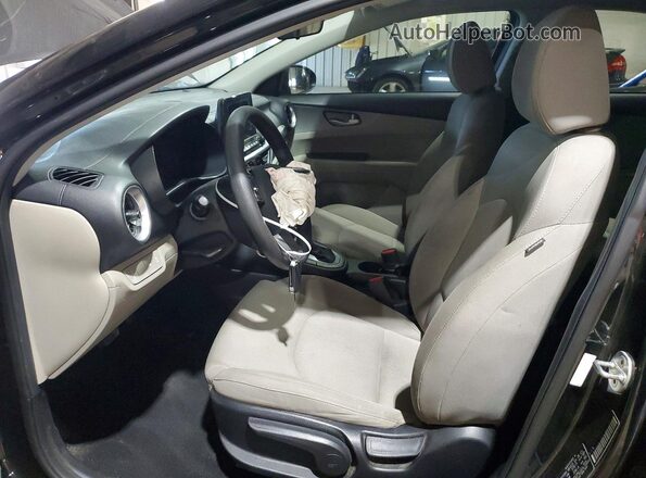 3KPF24AD9KE008718 2019 KIA FORTE Black Front interior view