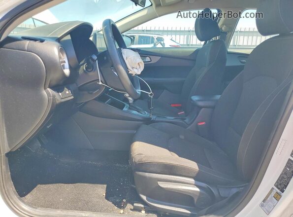 3KPF24AD9LE192818 2020 KIA FORTE White Widok wnętrza z przodu