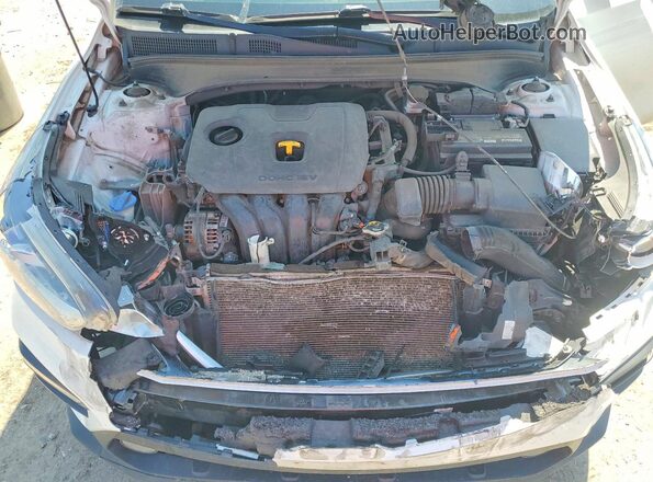 3KPF24AD9LE192818 2020 KIA FORTE White Widok wnętrza z tyłu