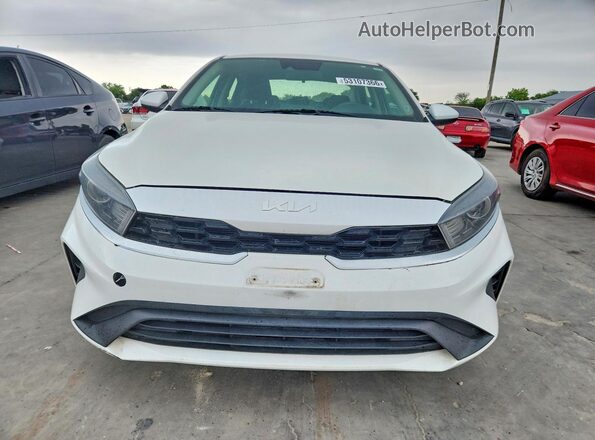 3KPF24AD9NE417628 2022 KIA FORTE White Widok z przodu