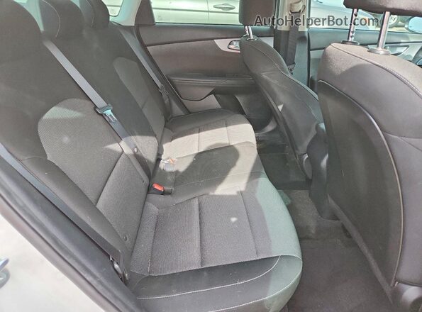 3KPF24AD9PE520552 2023 KIA FORTE White 