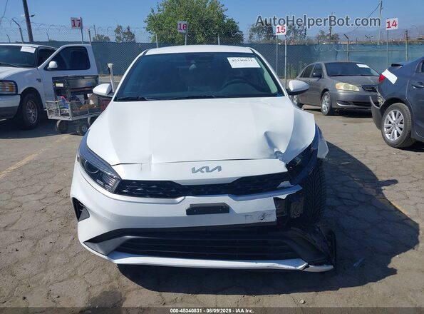 3KPF24AD9PE538873 2023 KIA FORTE White Widok zestawu wskaźników