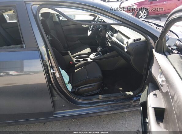 3KPF24AD9PE586776 2023 KIA FORTE Серый Вид салона спереди