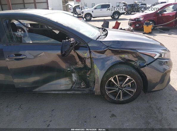 3KPF24AD9PE586776 2023 KIA FORTE Серый Вид спереди