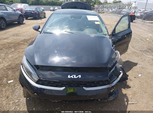 3KPF24AD9PE686263 2023 KIA FORTE Black Widok z przodu