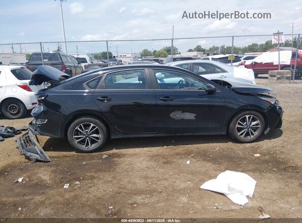 3KPF24AD9PE686263 2023 KIA FORTE Black Widok wnętrza 360 stopni