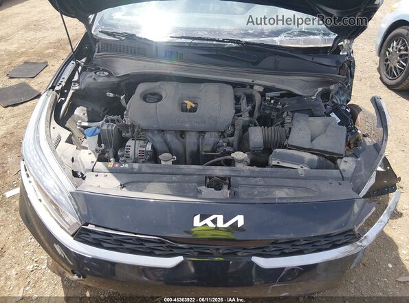 3KPF24AD9PE686263 2023 KIA FORTE Black Widok z tyłu