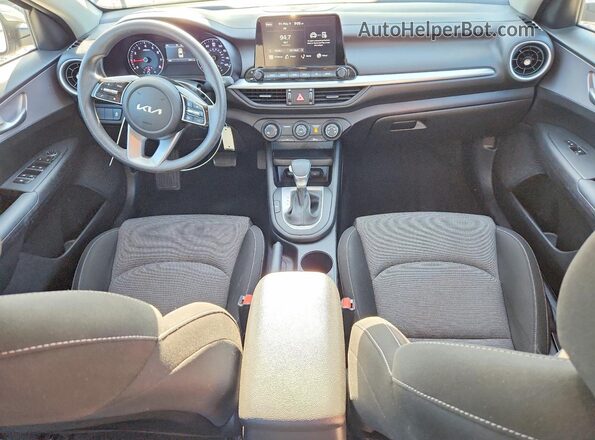 3KPF24AD9RE704683 2024 KIA FORTE Silver Вид панелі приладів