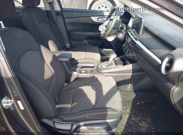 3KPF24AD9RE767329 2024 KIA FORTE Gray Vista interior delantera