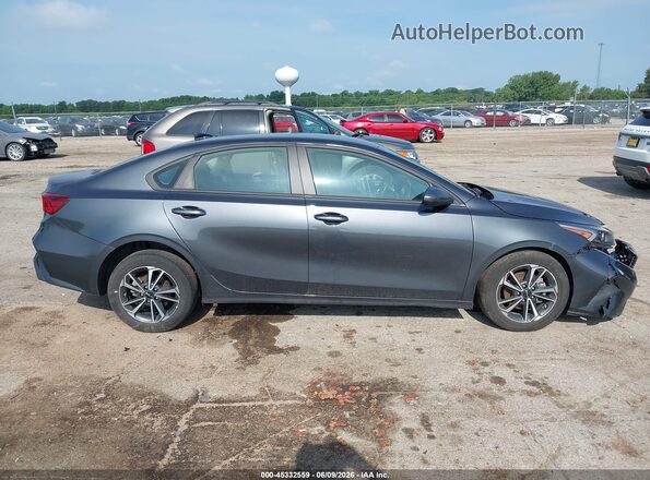3KPF24AD9RE767329 2024 KIA FORTE Gray Vista interior trasera