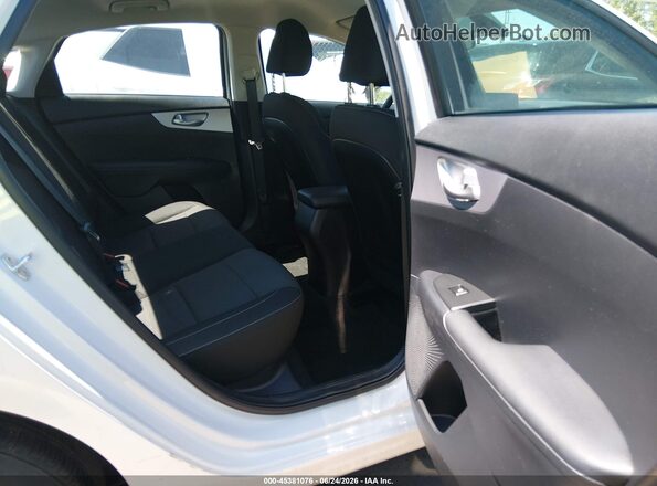 3KPF24AD9RE786253 2024 KIA FORTE White Vista de la etiqueta del VIN
