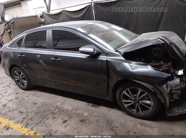 3KPF24AD9RE802502 2024 KIA FORTE Gray Vista interior trasera