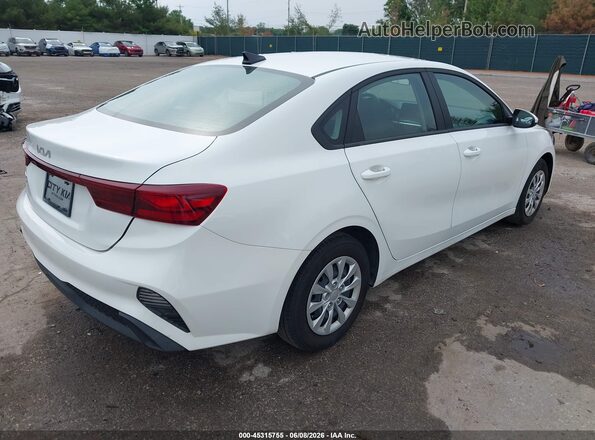 3KPF24AD9RE821101 2024 KIA FORTE White Trasero derecho