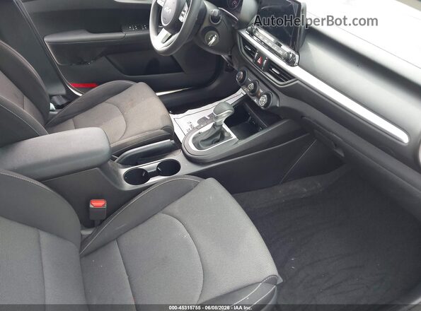 3KPF24AD9RE821101 2024 KIA FORTE White Vista interior delantera