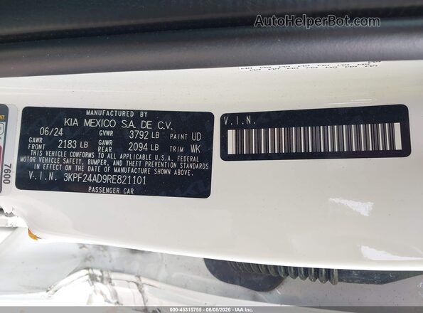 3KPF24AD9RE821101 2024 KIA FORTE White Vista del compartimento del motor