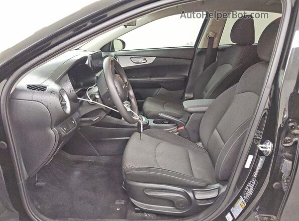 3KPF24AD9RE827044 2024 KIA FORTE Black 