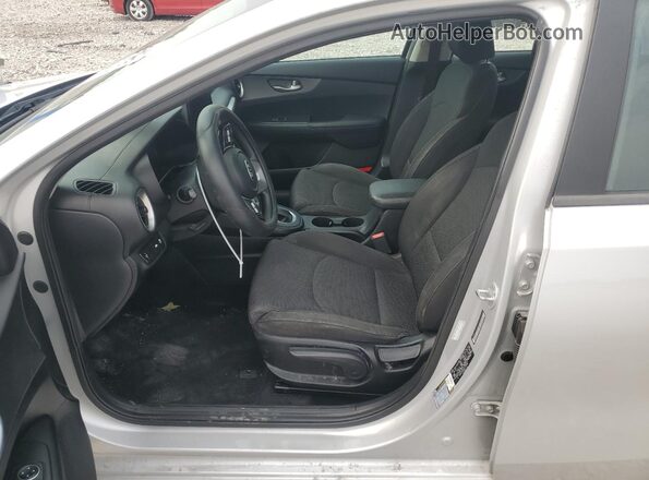 3KPF24ADXKE133968 2019 KIA FORTE Silver Widok wnętrza z przodu