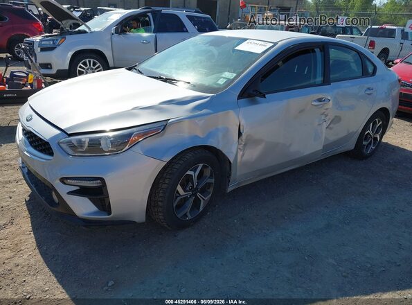 3KPF24ADXME341464 2021 KIA FORTE Silver Vista tres cuartos delantera izquierda