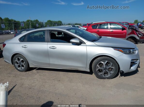 3KPF24ADXME341464 2021 KIA FORTE Silver Vista interior trasera
