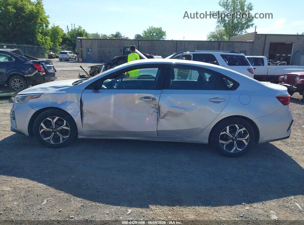 3KPF24ADXME341464 2021 KIA FORTE Silver Vista interior de 360 grados