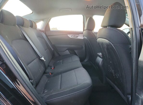 3KPF24ADXNE441565 2022 KIA FORTE Black Widok tylnych siedzeń