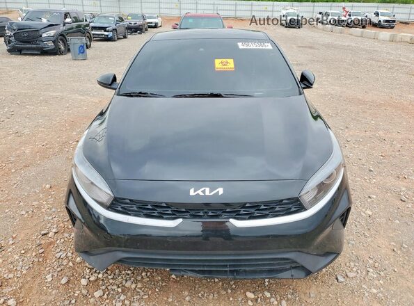3KPF24ADXPE629876 2023 KIA FORTE Black Widok z przodu