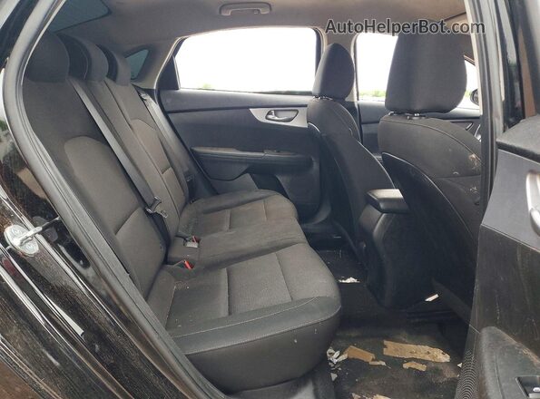 3KPF24ADXPE629876 2023 KIA FORTE Black Widok tylnych siedzeń