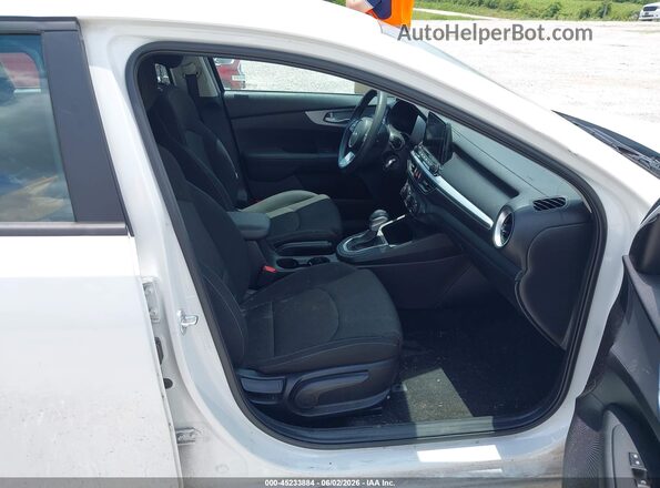3KPF24ADXPE633409 2023 KIA FORTE White Front interior view