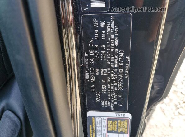 3KPF24ADXPE672940 2023 KIA FORTE Black Widok komory silnika