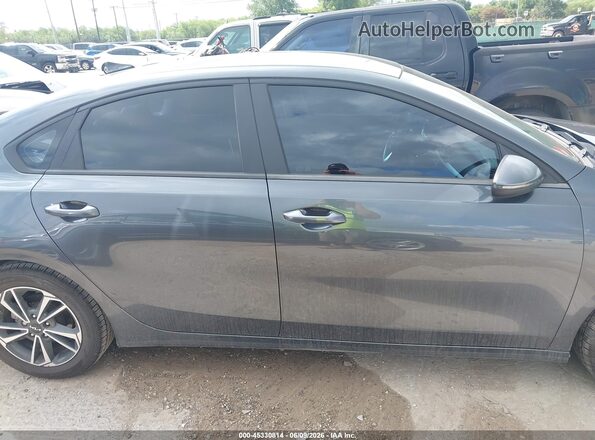 3KPF24ADXRE771289 2024 KIA FORTE Gray Vista interior trasera