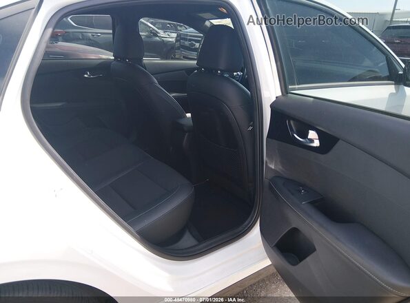 3KPF34AD1ME369019 2021 KIA FORTE White Widok naklejki z numerem VIN