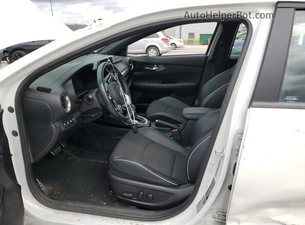 3KPF34AD5ME403141 2021 KIA FORTE Белый Вид салона спереди